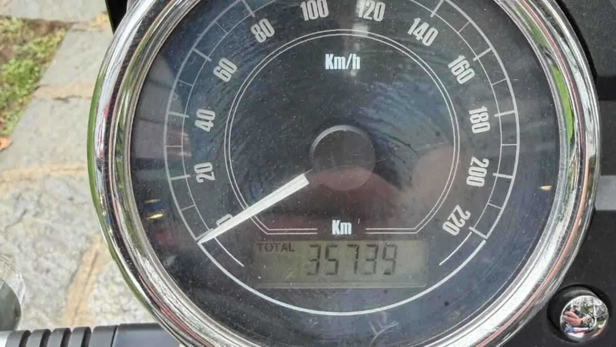 Moto Guzzi V7 II Special (2015 - 17)  (6)