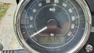 Moto Guzzi V7 II Special (2015 - 17)  (6)
