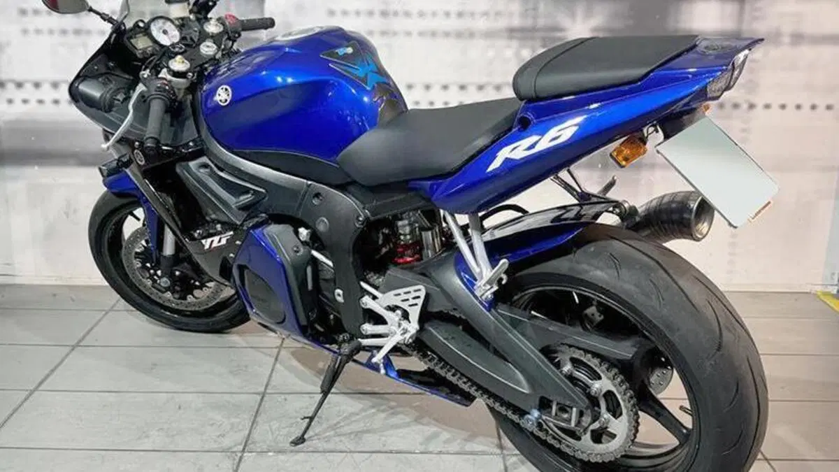 Yamaha YZF R6 (2003 - 04)  (2)