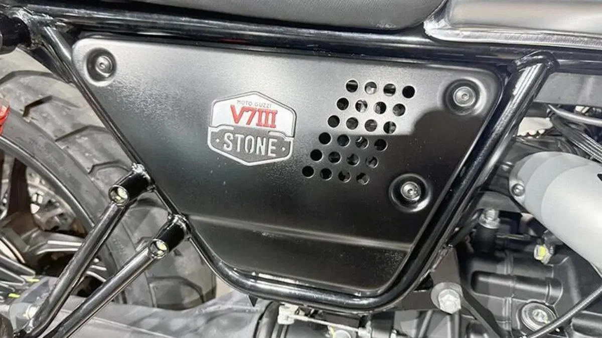 Moto Guzzi V7 III Stone S (2020)  (3)