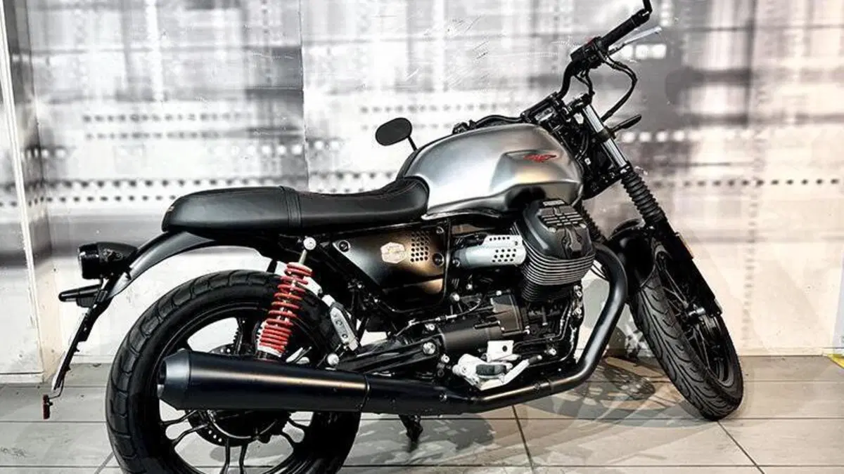 Moto Guzzi V7 III Stone S (2020)  (5)