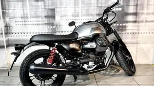 Moto Guzzi V7 III Stone S (2020)  (5)