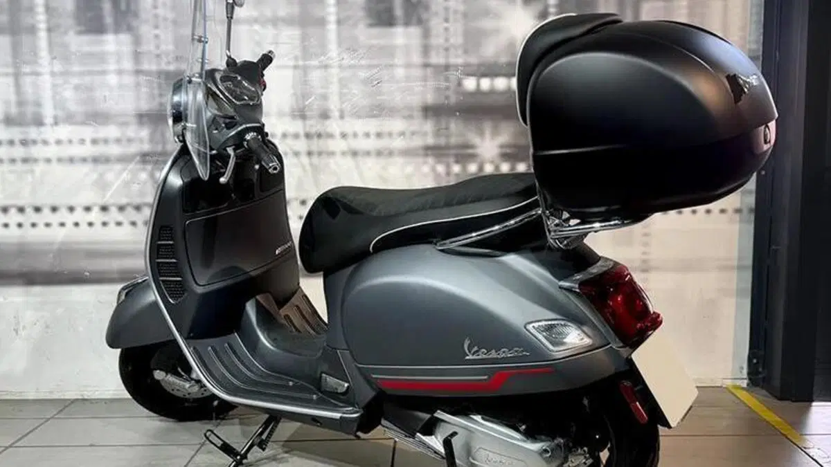 Vespa GTS 300 Hpe (2021 - 22)  (2)