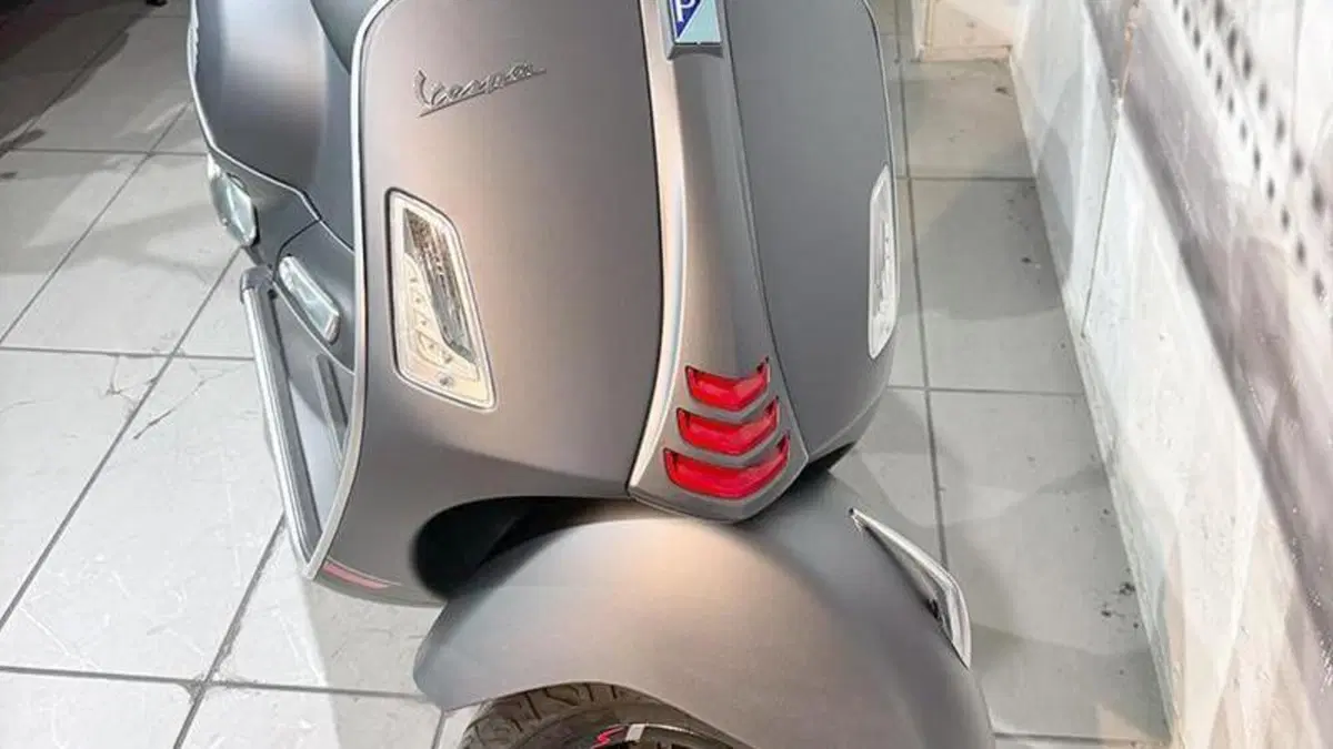 Vespa GTS 300 Hpe (2021 - 22)  (3)
