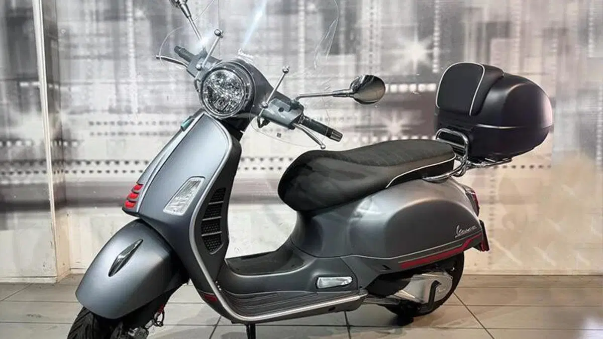 Vespa GTS 300 Hpe (2021 - 22)  (4)