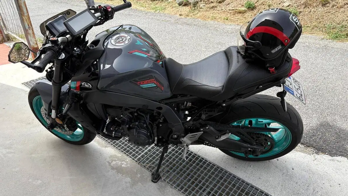 Yamaha MT-09 (2021 - 23)  (2)
