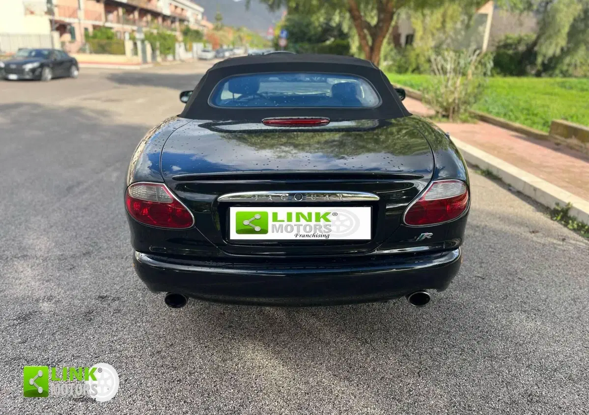 Jaguar XKR 