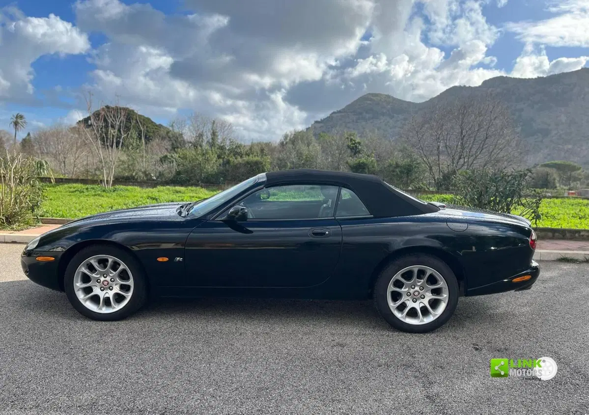 Jaguar XKR  (2)
