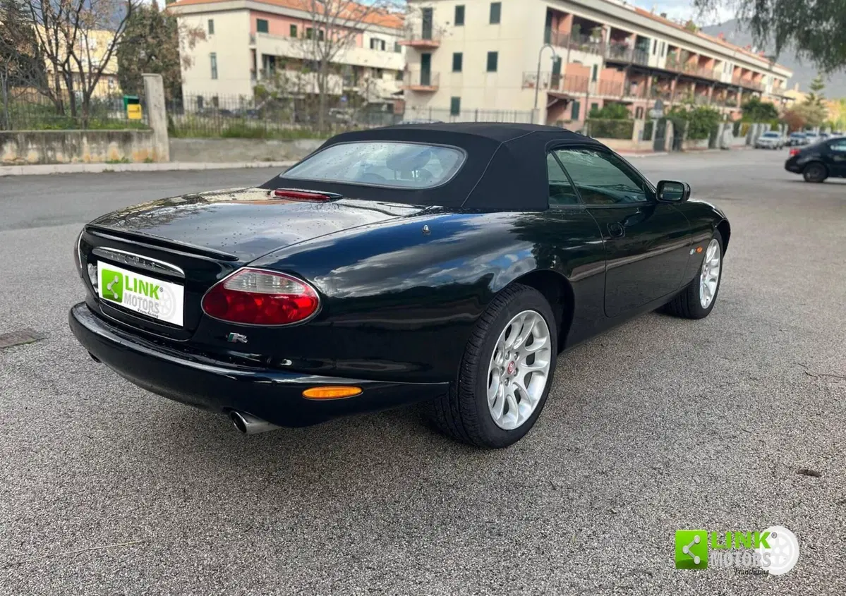 Jaguar XKR  (8)