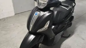 Piaggio Beverly 300 i.e. Police ABS-ASR (2017 - 20)  (3)
