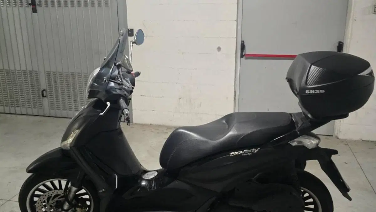 Piaggio Beverly 300 i.e. Police ABS-ASR (2017 - 20)  (4)