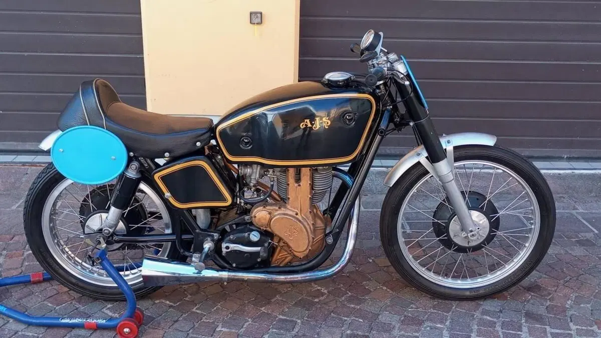 Ajs  
