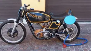 Ajs   (2)