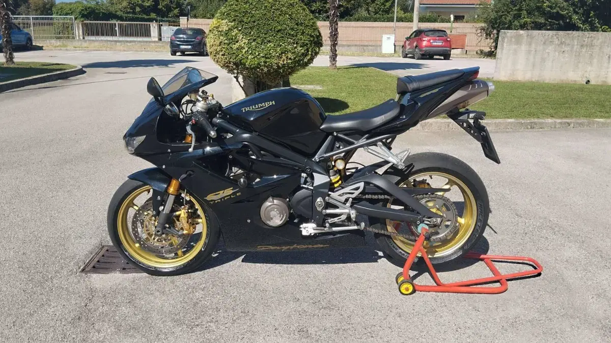 Triumph Daytona 675 (2006 - 08)  (2)