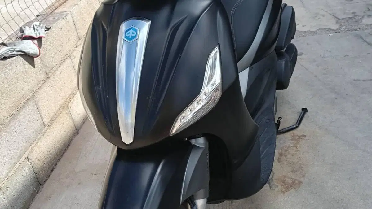 Piaggio Beverly 350 SportTouring ie ABS (2011 - 17)  (2)
