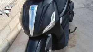 Piaggio Beverly 350 SportTouring ie ABS (2011 - 17)  (2)