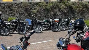 Royal Enfield Classic 350 (2021 - 26)  (3)