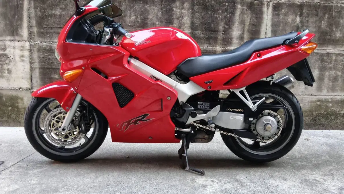 Honda VFR 800 (1998 - 01)  (2)