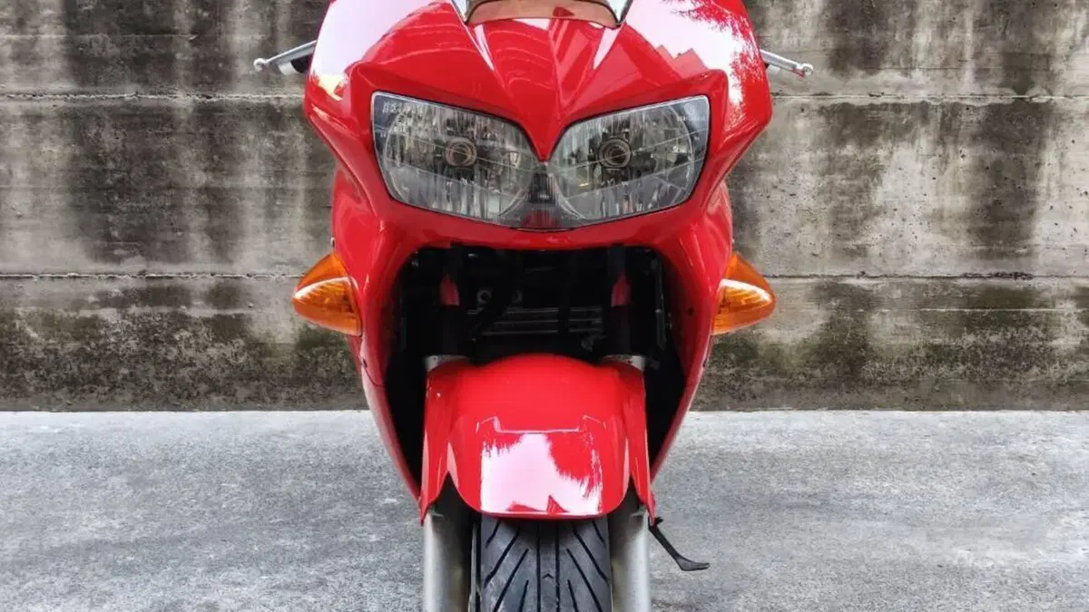 Honda VFR 800 (1998 - 01)  (3)