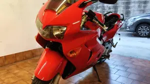 Honda VFR 800 (1998 - 01)  (5)