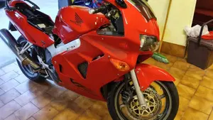 Honda VFR 800 (1998 - 01)  (6)