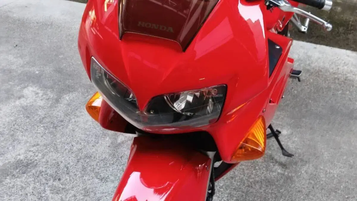 Honda VFR 800 (1998 - 01)  (7)
