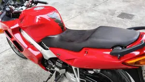 Honda VFR 800 (1998 - 01)  (9)