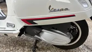 Vespa GTS 300 Hpe (2019)  (4)