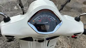 Vespa GTS 300 Hpe (2019)  (5)