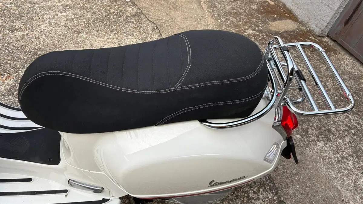 Vespa GTS 300 Hpe (2019)  (6)