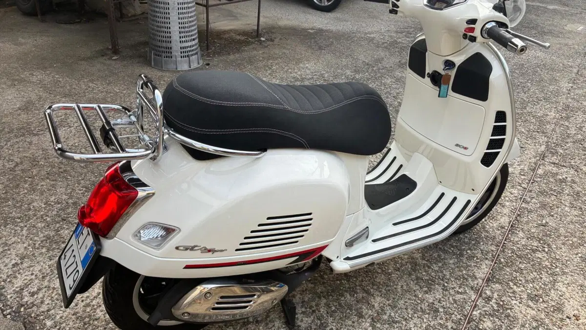 Vespa GTS 300 Hpe (2019)  (7)