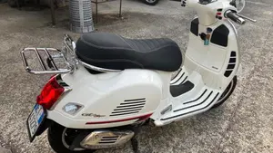 Vespa GTS 300 Hpe (2019)  (7)