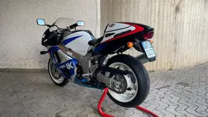 Suzuki   (3)