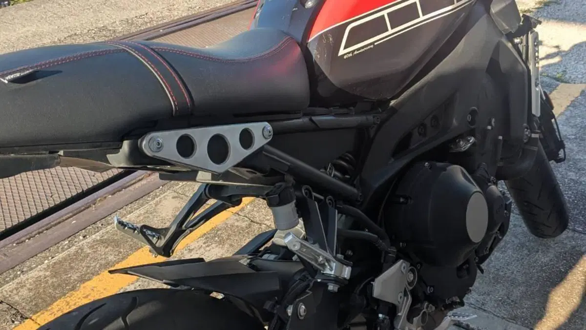 Yamaha XSR 900 ABS 60th Anniversary (2016 - 18)  (4)
