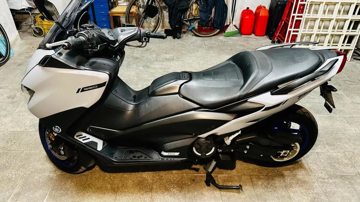 Yamaha T-Max 560 (2020 - 21)  (3)