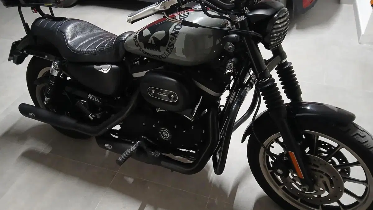 Harley-Davidson 883 Iron (2014 - 16) - XL 883N  (5)