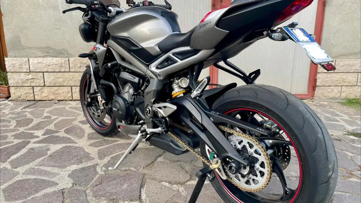 Triumph Street Triple RS (2020 - 22)  (2)