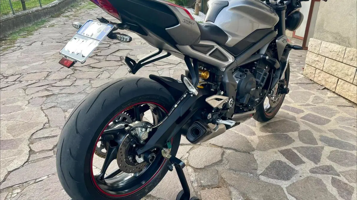 Triumph Street Triple RS (2020 - 22)  (3)