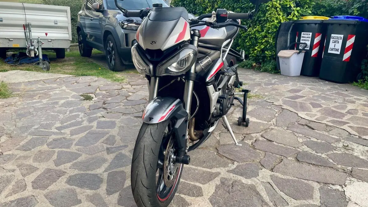 Triumph Street Triple RS (2020 - 22)  (5)