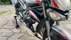 Triumph Street Triple RS (2020 - 22)  (7)