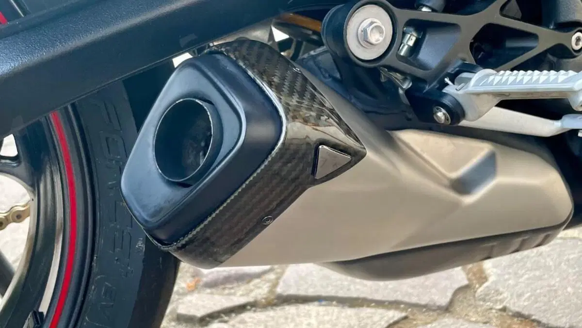 Triumph Street Triple RS (2020 - 22)  (8)