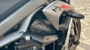 Triumph Street Triple RS (2020 - 22)  (9)