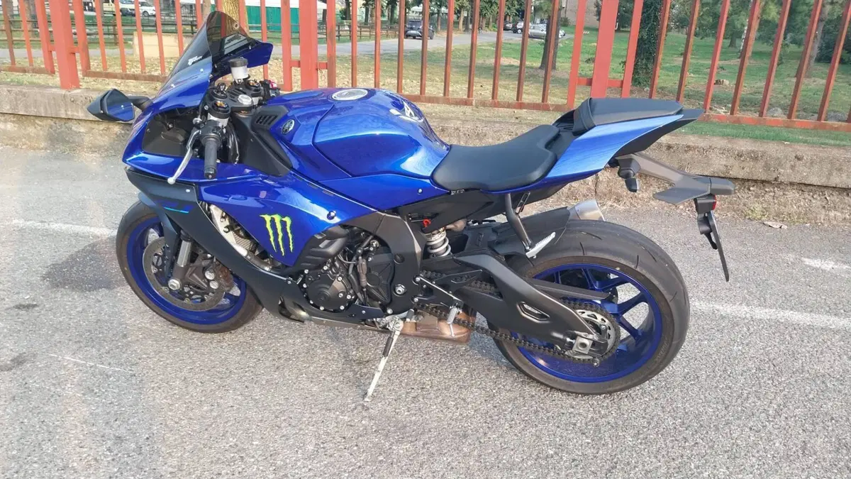 Yamaha YZF R1 (2020 - 25)  (2)