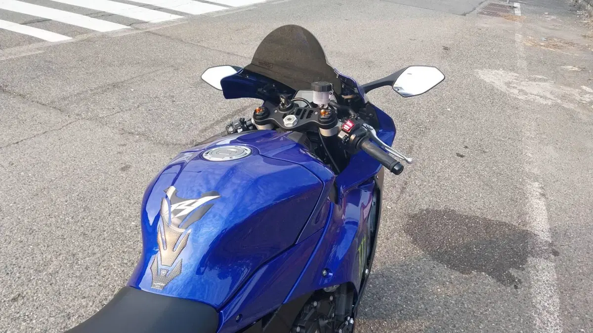 Yamaha YZF R1 (2020 - 25)  (3)