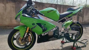 Kawasaki Ninja 636 ZX-6R (2003 - 04)  (2)