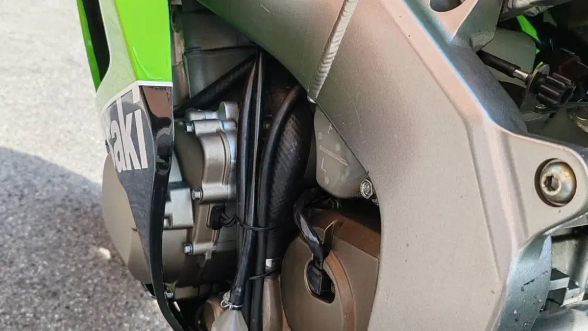 Kawasaki Ninja 636 ZX-6R (2003 - 04)  (7)