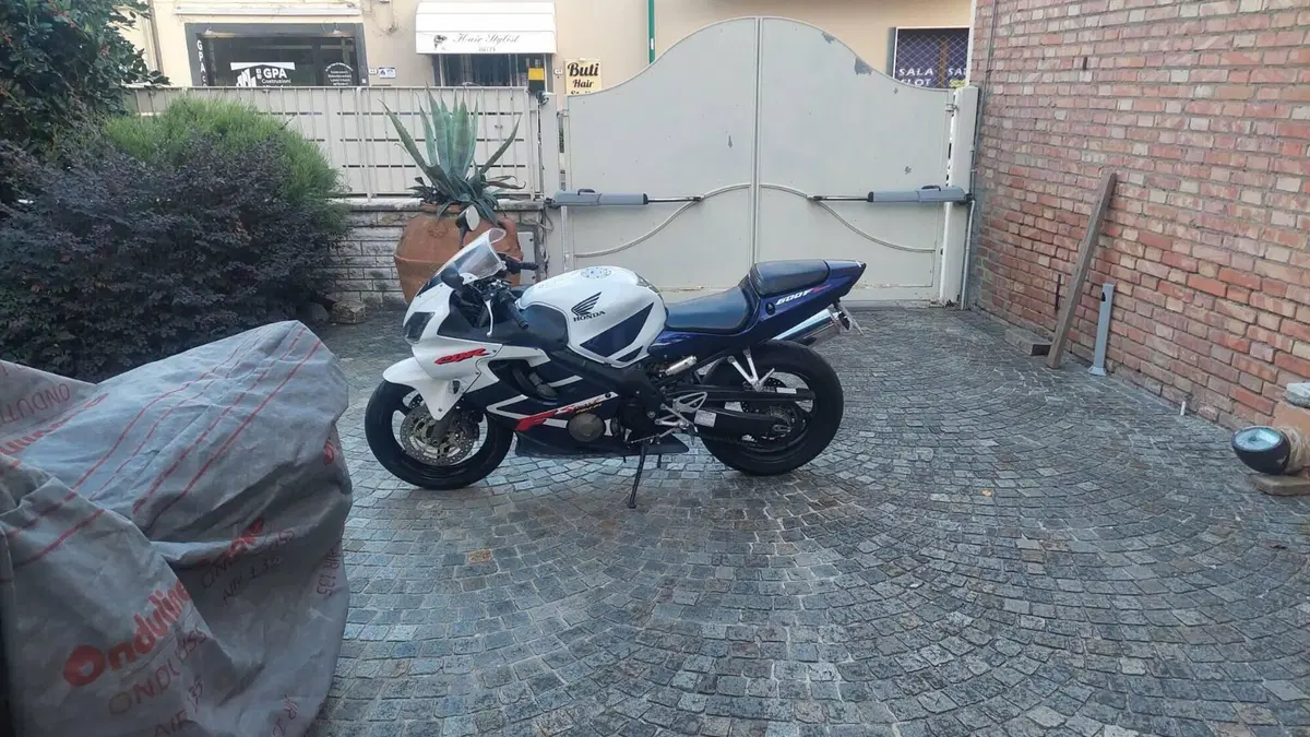 Honda CBR 600 F Sport  (2)