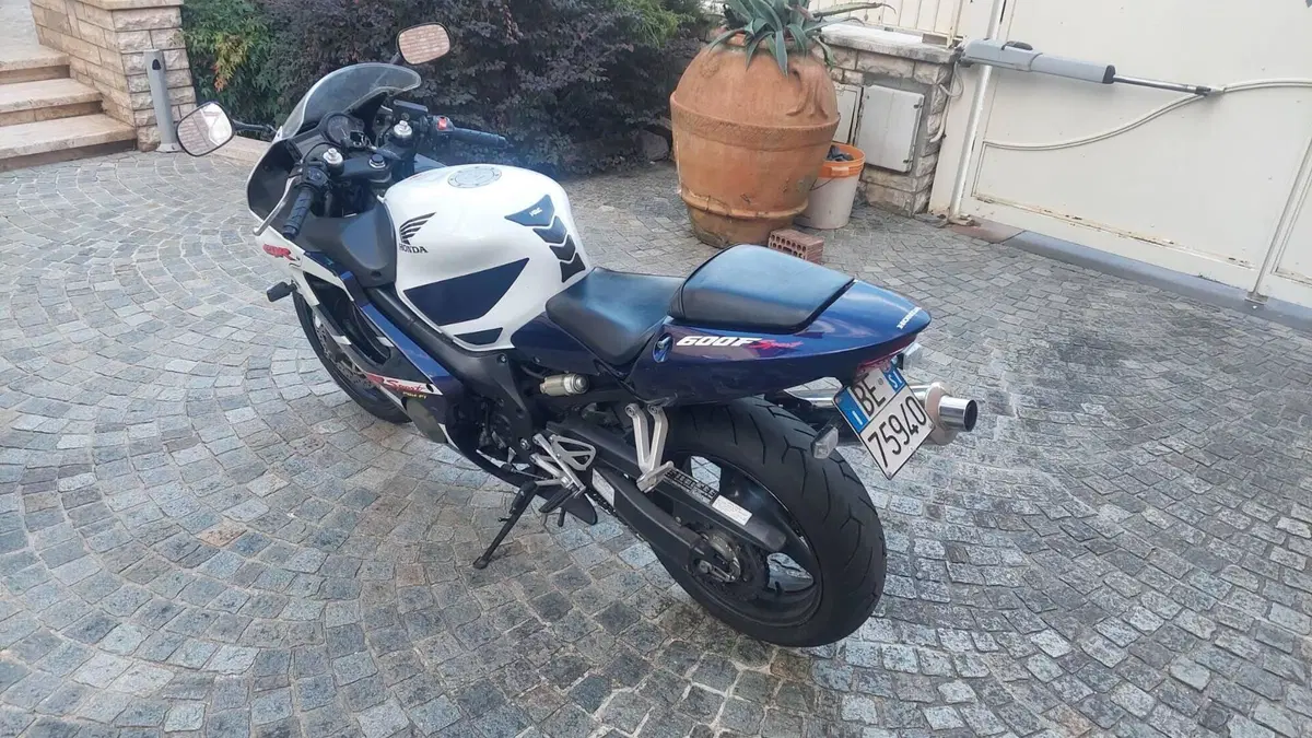 Honda CBR 600 F Sport  (6)