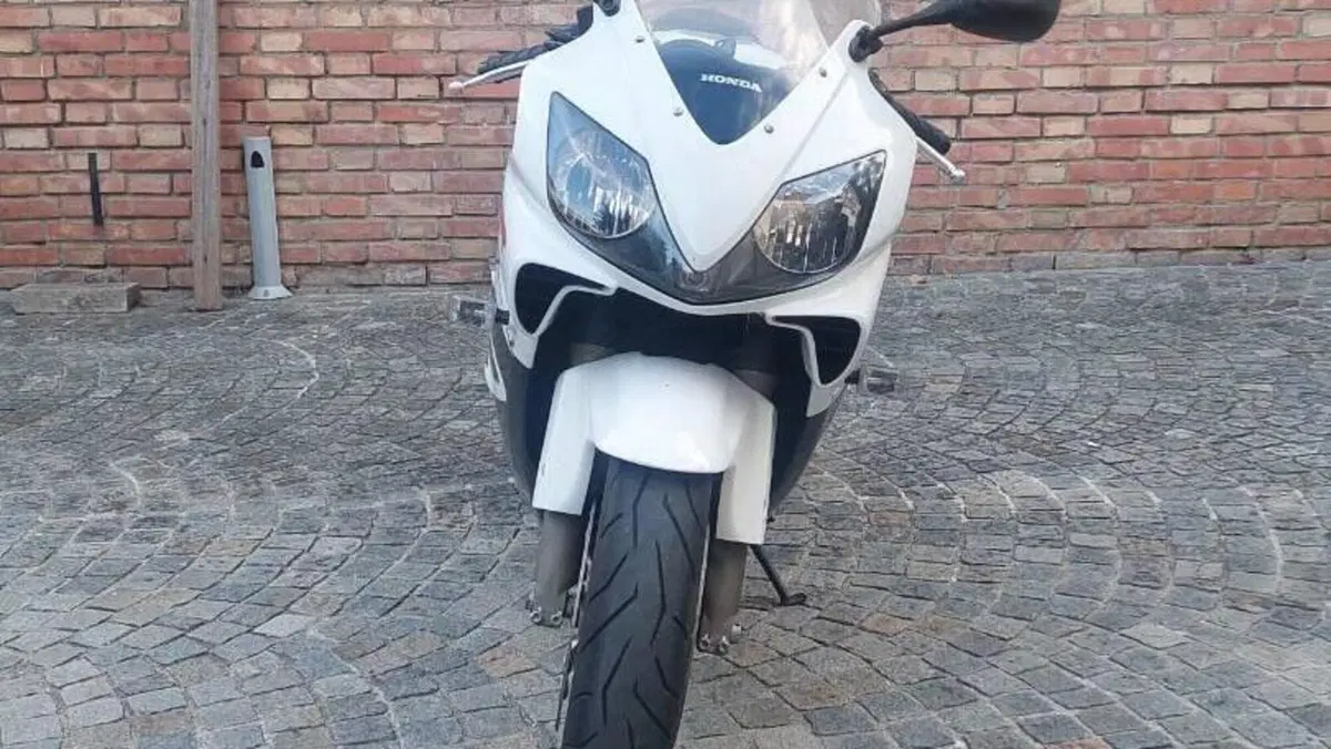 Honda CBR 600 F Sport  (10)