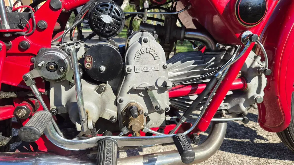 Moto Guzzi   (2)